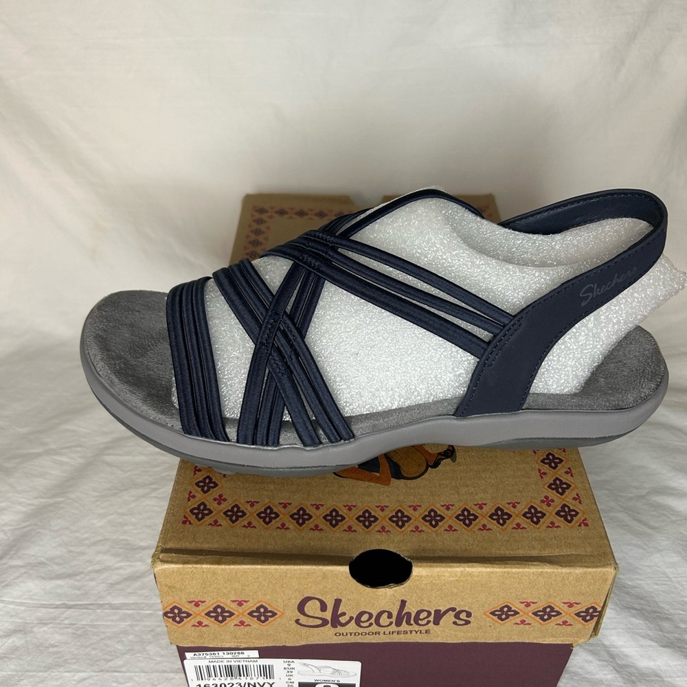 Sketchers Reggae Slim Summer of fun Vegan memory foam. Color is Navy
